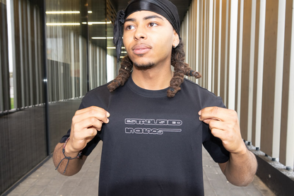 Tekmek Merch Shirt – Vorderansicht mit kleinem weißem Brustmotiv